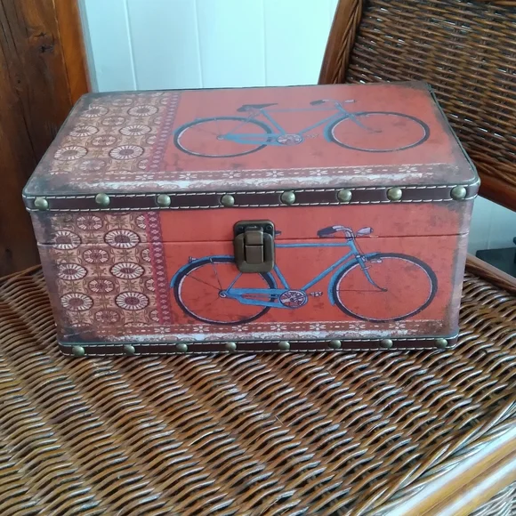 Unique Storage Box - Picture 1 of 12